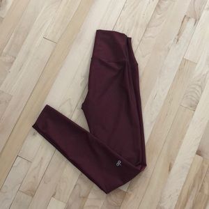 EUC ALO airlift legging size sm in Merlot